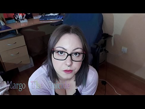 ❤️ 性感的眼镜女孩在镜头前深深地吸吮假阳具 ❤️ Quality sex ❌️