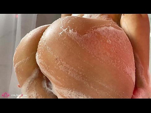 ❤️ 布鲁内特在淋浴时用振动器自慰阴部达到强烈的高潮 ❤️ Quality sex ❌️