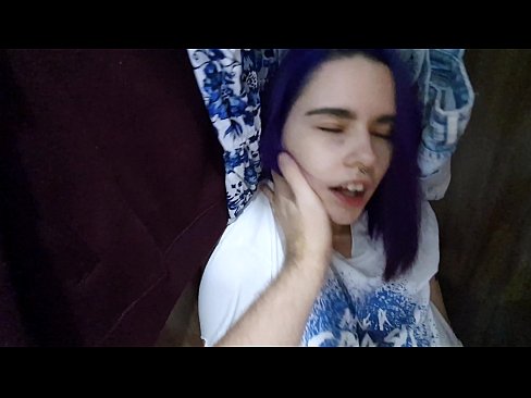 ❤️ 在衣柜里发现我的妹妹并帮助她射精 ❤️ Quality sex ❌️